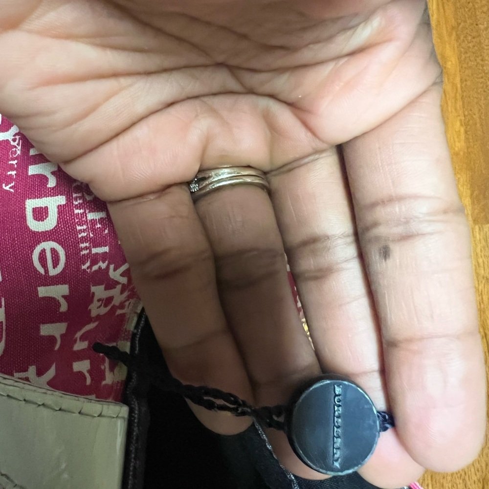 Authentic Burberry - Picture 5 of 15